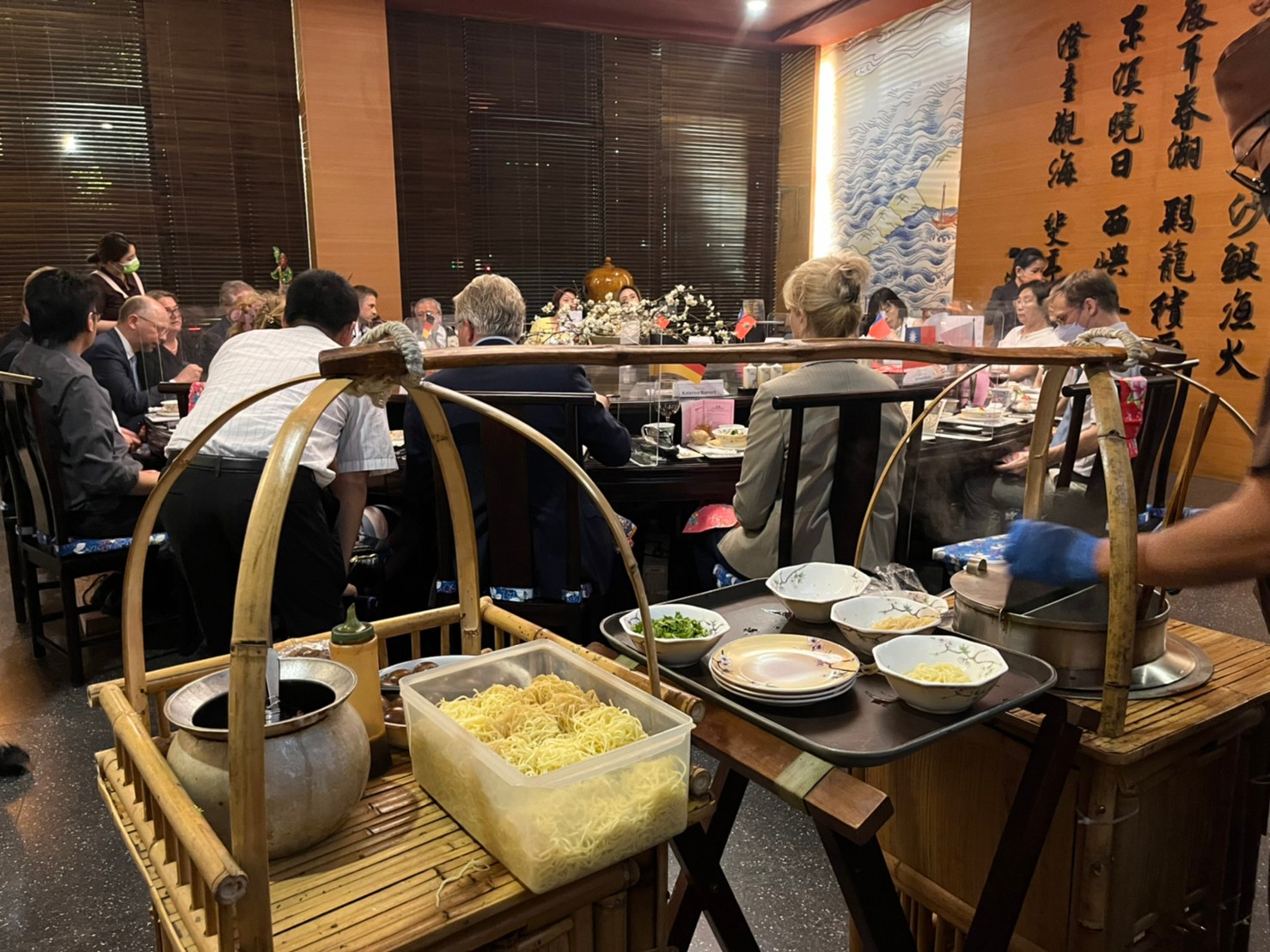 府城食府餐廳台南擔仔麵桌邊秀